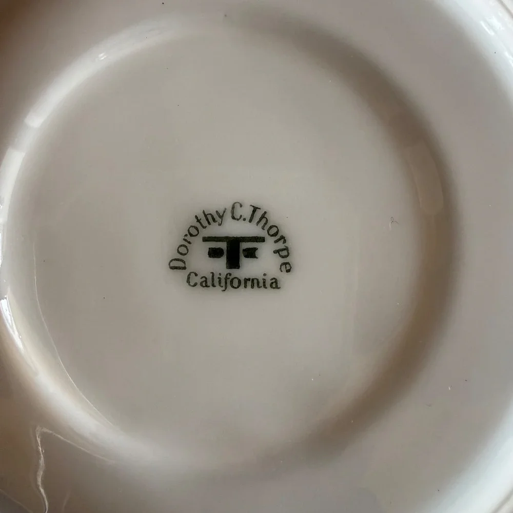 Dorothy C Thorpe Gold Wash Teacup And Saucer Set Of 10 White Textured California